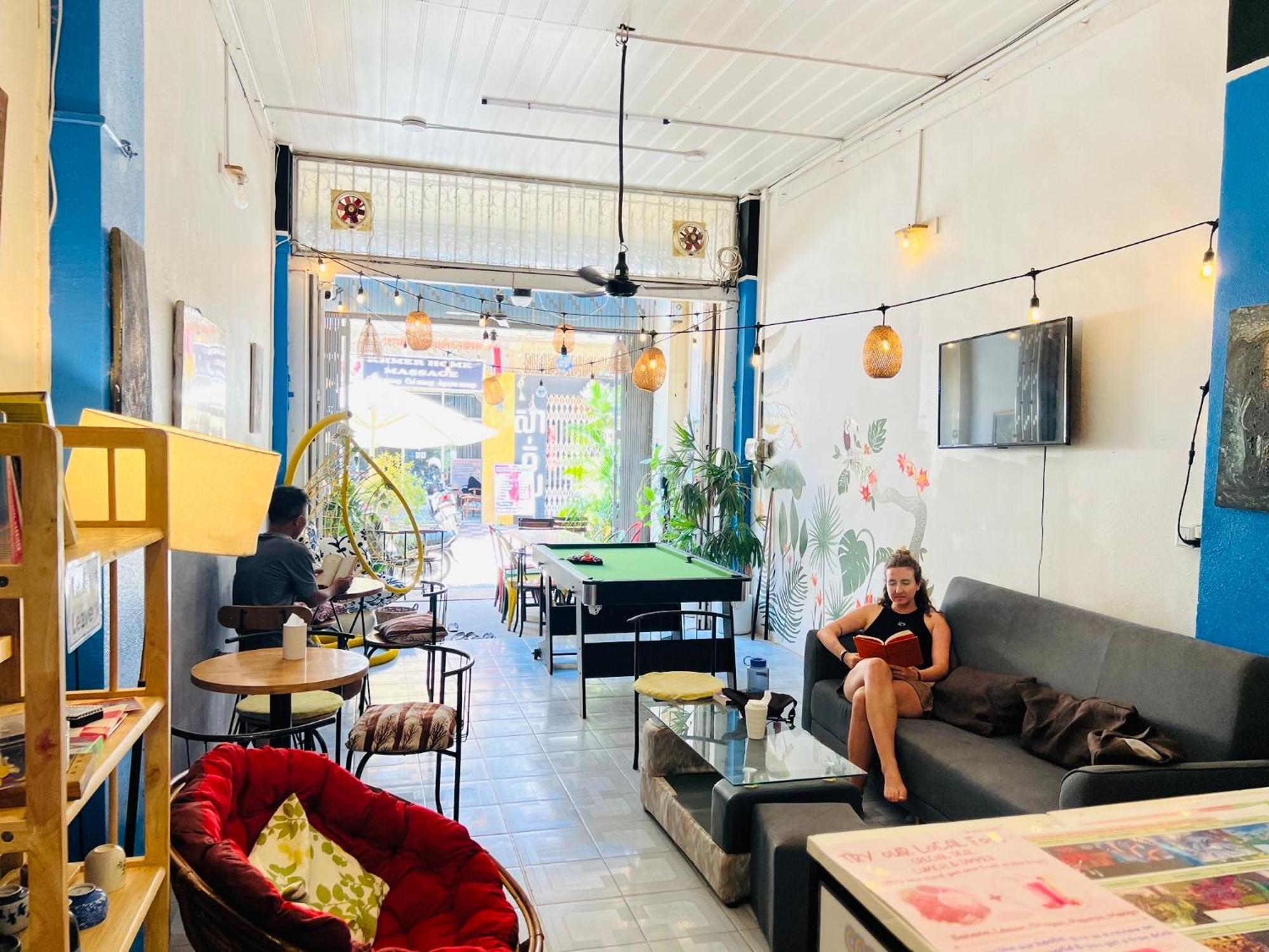 Social Backpacker Hostel & Rooftop Bar Battambang Extérieur photo